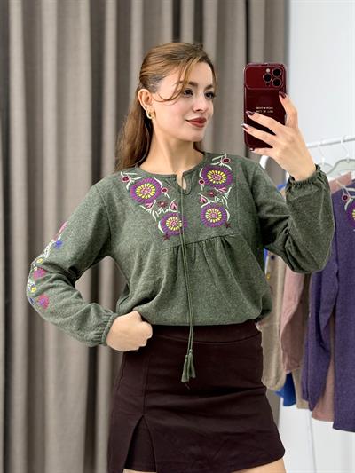 Kadın HakiTriko Etnik Mor Çiçek Nakışlı Kazak