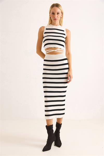 Kadın Çizgi Desenli  Etek Crop İp Bağlamalı Beyaz Takım