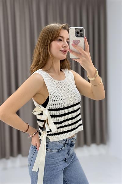 Yandan Bağlamalı Sİyah Beyaz Triko Yelek