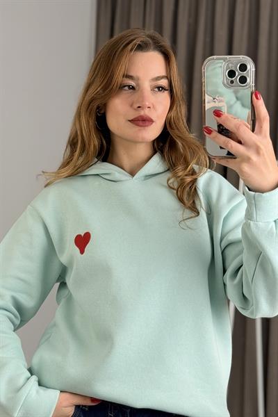 Üç İplik Mavi Kalp Nakışlı Şardonlu Kangru Cepli Kapişonlu Sweat