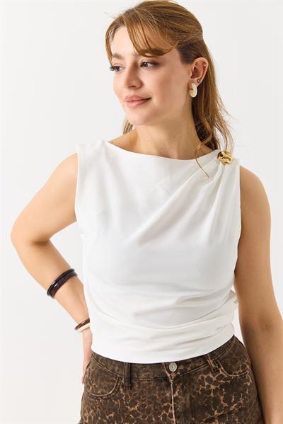 Kadın Toka Detaylı Sıfır Kol Bisiklet Yaka Beli Büzgülü Bluz Beyaz