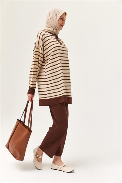 Yakası Düğmeli Çizgili İkili Takım Kahverengi