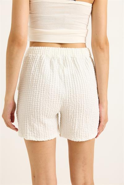 Gofre Kumaş Bel Lastikli Kadın Şort Beyaz