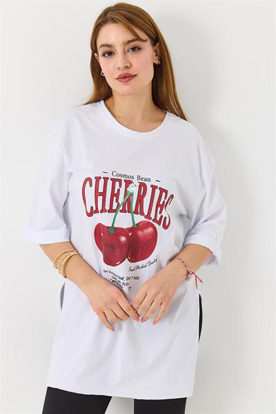 Kadın Kiraz Baskılı Yanları Yırtmaçlı Bisiklet Yaka Tshirt  Beyaz