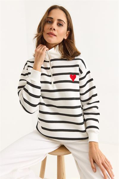Kadın Oversize Çizgili Kalp Nakışlı Fermuarlı Sweatshirt Siyah Beyaz