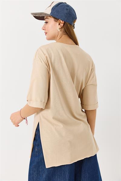 Kadın Kiraz Baskılı Yanları Yırtmaçlı Bisiklet Yaka Tshirt Krem