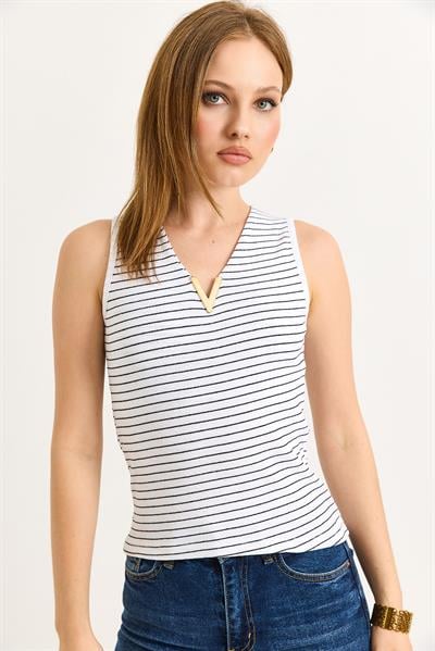 V Yaka Çizgi Desenli Bluz Beyaz