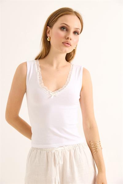 Dantel Detaylı Kolsuz Top Bluz Beyaz