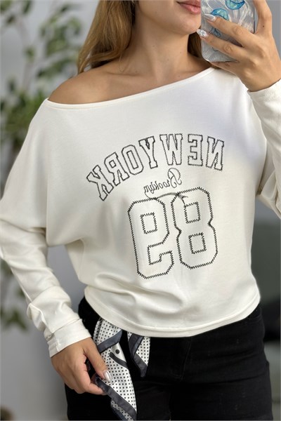 Kayık Yaka Viskon New York Baskılı  Uzun Kollu Tshirt Beyaz
