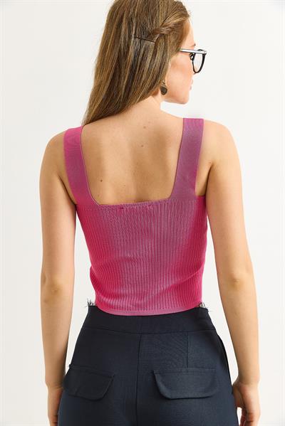 Düğme Aksesuarlı Askılı Triko Crop Bluz Pembe