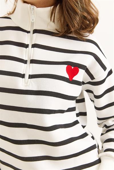 Kadın Oversize Çizgili Kalp Nakışlı Fermuarlı Sweatshirt Siyah Beyaz