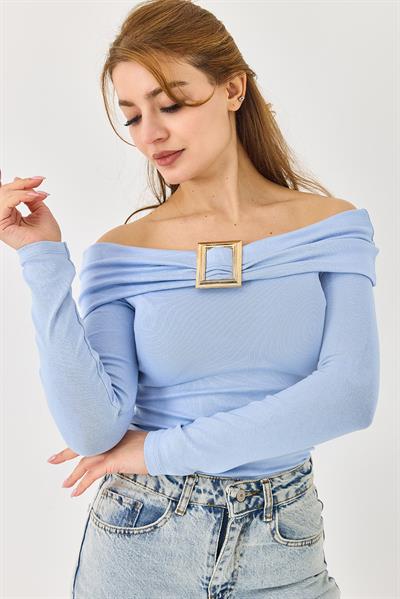 Kadın Vücüda Oturan Carmen Yaka Aksesuar Detaylı Örme Uzun Kollu Bluz Mavi