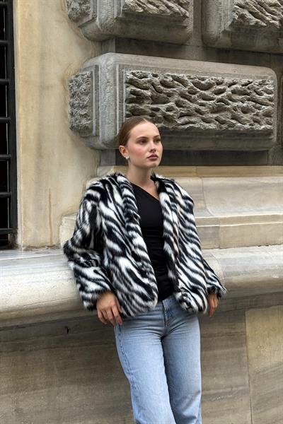 Zebra Desen Suni Kürk Kadın Mont 