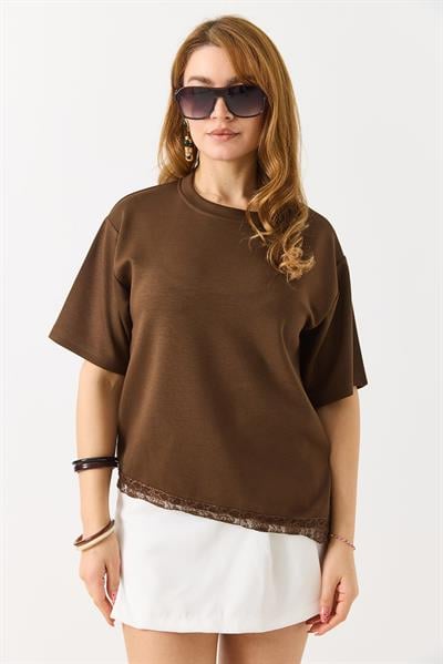 Kadın Asimetrik Dantel Detaylı Bisiklet Yaka Tshirt Kahverengi