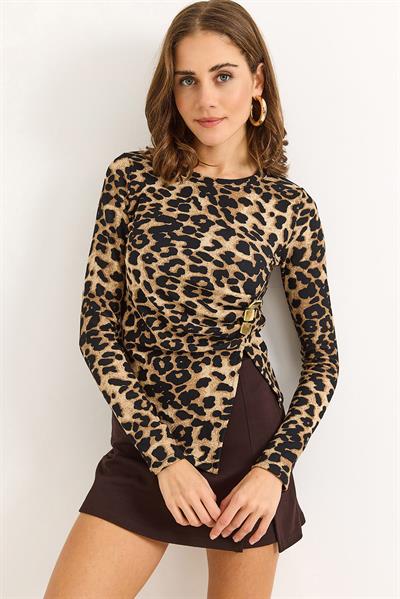 Yanları Tokalı ve Yırtmaçlı Uzun Kollu Bluz Leopar