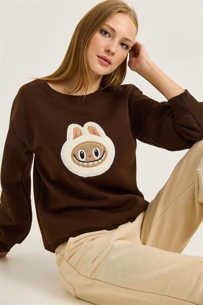 Kadın Labubu İşlemeli Üç İplik Sweatshirt Kahverengi