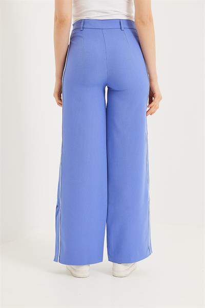 Paça Yırtmaç Detaylı Şeritli Pantolon  Mavi