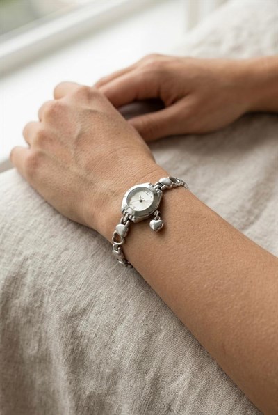 Kalp Charm Detaylı Çelik Kol Saati Gümüş
