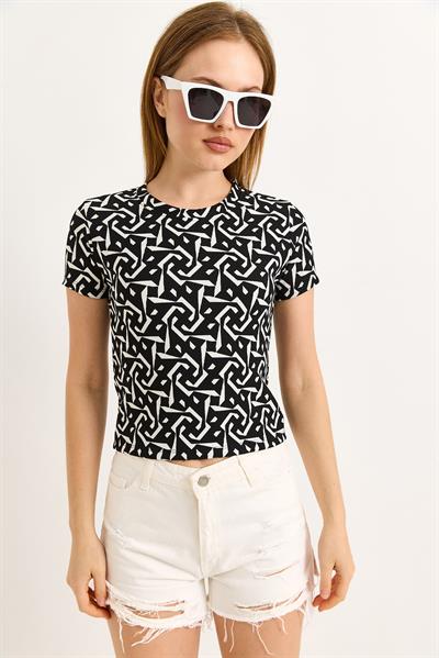 Desenli Kısa Kollu Siyaz Beyaz Bluz
