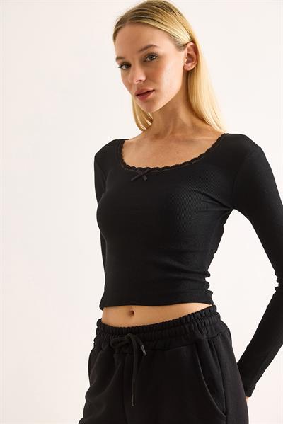 Kadın Kurdele Dantel Detaylı Siyah Bluz