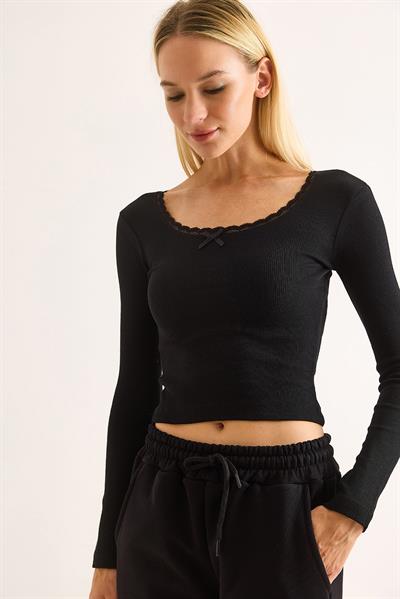 Kadın Kurdele Dantel Detaylı Siyah Bluz