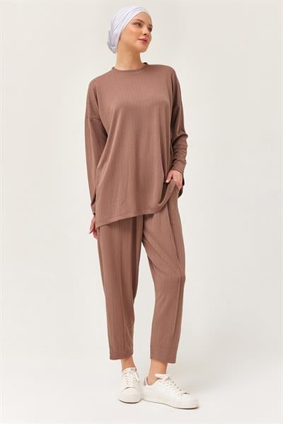 Rahat Kesim Bisiklet Yaka İkili Takım Kahverengi