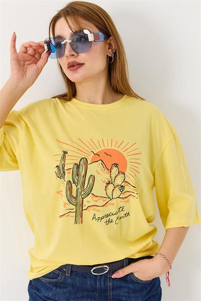 Kadın Çöl Tema Baskılı Bisiklet Yaka Tshirt Sarı