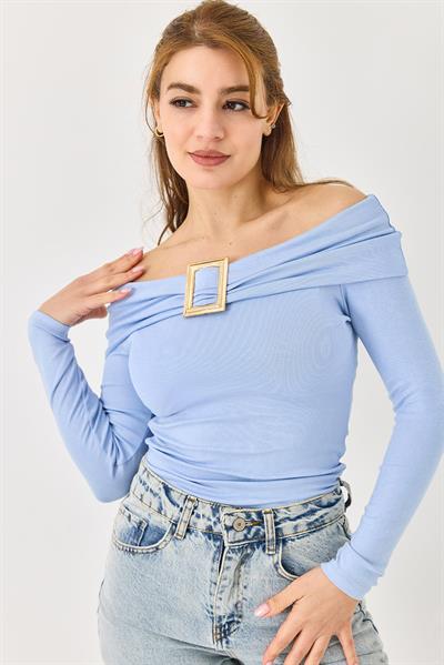 Kadın Vücüda Oturan Carmen Yaka Aksesuar Detaylı Örme Uzun Kollu Bluz Mavi