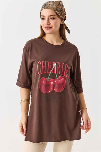 Kadın Kiraz Baskılı Yanları Yırtmaçlı Bisiklet Yaka Tshirt  Kahverengi