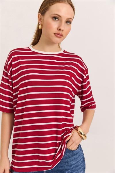 Kalp Nakışlı Yumuşak Dokulu Rahat Kalıp Örme Viskon Tshirt Kırmızı