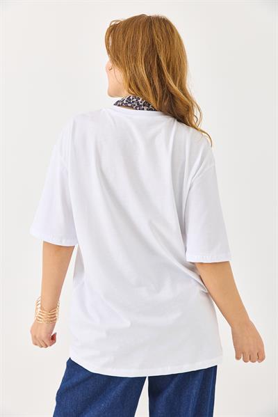 Kadın Fularlı Yazı Nakışlı Oversize Tshirt Beyaz
