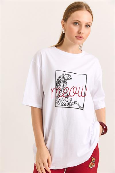 Baskı Nakış Detaylı Pamuk Süprem Rahat Kalıp  Beyaz Tshirt