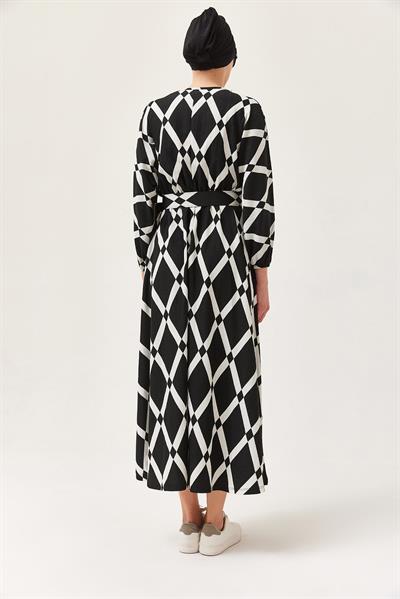 Desenli Yarasa Kol Kemerli Elbise Siyah