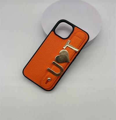 İphone 15 Pro Uyumlu Charmlı ve Harfli Deri Kılıf Turuncu