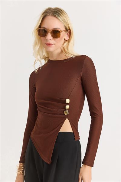 Yanları Tokalı ve Yırtmaçlı Uzun Kollu Bluz Kahverengi