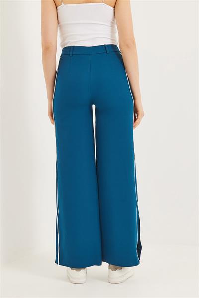 Paça Yırtmaç Detaylı Şeritli Pantolon Petrol