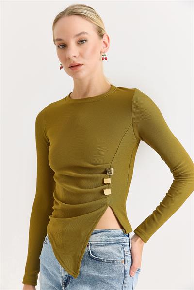 Yanları Tokalı ve Yırtmaçlı Uzun Kollu Bluz Haki