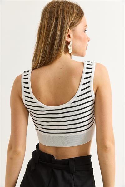 Çizgi Desenli Geniş Yaka Crop Triko Bluz Beyaz