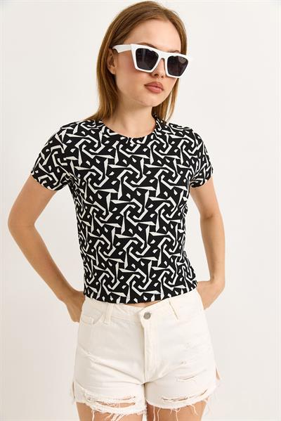 Desenli Kısa Kollu Siyaz Beyaz Bluz