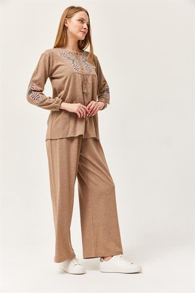 Önü İşlemeli Püsküllü İkili Takım Vizon