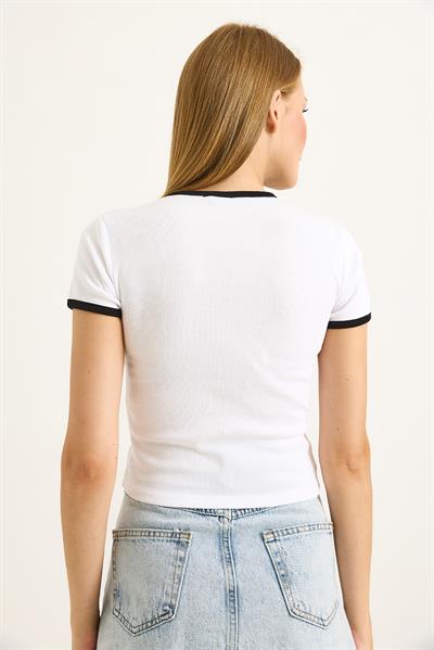 Bisiklet Yaka Nakışlı Crop Tshirt Beyaz