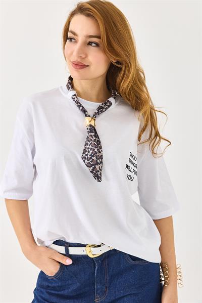 Kadın Fularlı Yazı Nakışlı Oversize Tshirt Beyaz