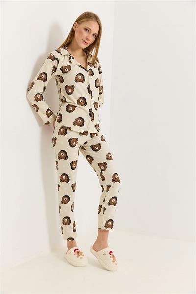 Kadın Bej Pamuklu Karakter Baskılı Polo Yaka Pijama Takımı