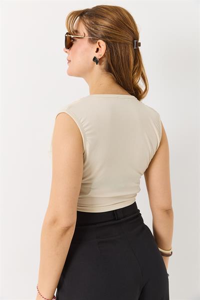 Kalın Askılı Sundy Kumaş Gold Toka Detaylı Bluz Krem