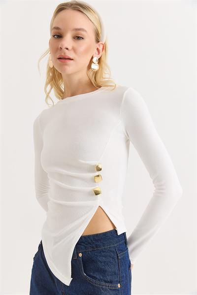 Yanları Tokalı ve Yırtmaçlı Uzun Kollu Bluz Beyaz