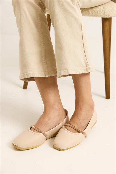 Oval Burun Taş Detaylı Kadın Babet Bej