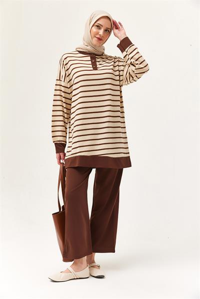 Yakası Düğmeli Çizgili İkili Takım Kahverengi