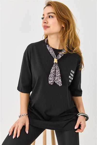 Kadın Fularlı Yazı Nakışlı Oversize Tshirt Siyah