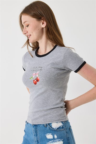 Kadın Dar Kesim Kiraz Baskılı Kısa Kollu Tshirt Gri