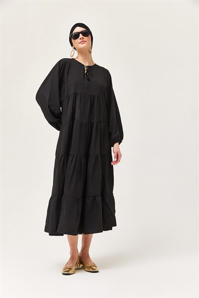 Yakası İpli Kat Model Elbise Siyah